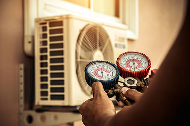 Professional Hvac technician working in Macomb, MI